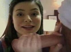 El video XXX de Miranda Cosgrove realizando una masturbación