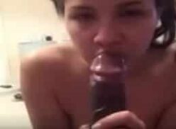 Lacey Banghard demostró sus habilidades en el placer oral con ambas manos