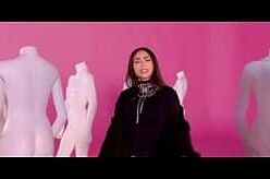 La reconocida artista chilena Paloma Mami aparece sin ropa en su último video musical