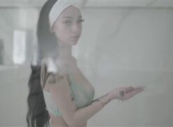 Bhad Bhabie Pezón Topless visible en el vídeo de la ducha Leaked