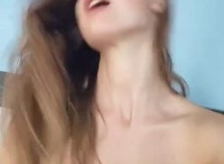 Amanda Cerny Slip Pezón de la cama Onlyfans Video Leaked