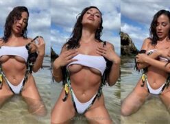 Ana Cheri desnuda en la playa