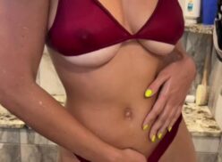 Christina Khalil ducha bikini Strip Onlyfans vídeo Leaked