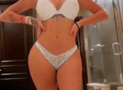 Malu Trevejo Tanga Lencería Bailando OnlyFans Video Leaked