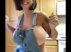 Mamndo tetas