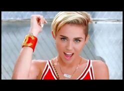 Miley cyrus enseña las tetas