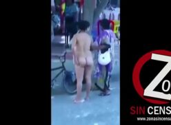 Mujeres Desnudas Por La Calle