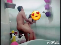 Mujeres en la ducha masturbandose