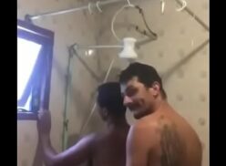 Porno gay en el baño