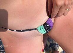 Micro Bikinis En La Playa