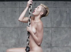 Miley Cyrus Boobs