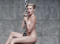 Miley Cyrus Pillada Desnuda