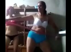 Mujeres Desnudandose Y Bailando