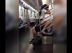 Mujeres Enseñando Calzones En El Metro