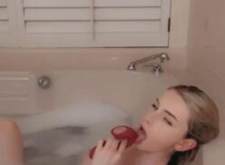 MsFiiire Vibrador de baño desnudo Onlyfans Video Leaked