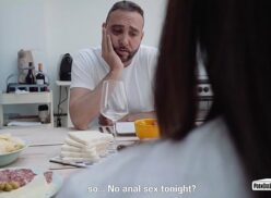 Sexo anal en el lavadero