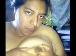 Señora timida de tetas grandes