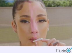 Bhad Bhabie desnuda fumando con genio