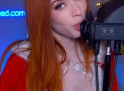 Lamiendo orejas de Amouranth ASMR Onlyfans Vídeo Leaked