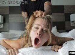 Sexo rudo y salvaje con una joven rubia