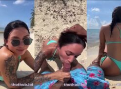 Karol Rosado practicando sexo oral en la playa