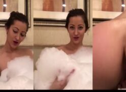 Dani Daniels desnuda bañera coño digitación vídeo porno