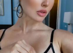 Amanda Cerny desnuda pezón ver-a través de Onlyfans conjunto Leaked