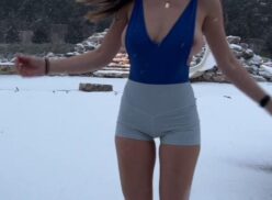 Christina Khalil Pezón Tease traje para la nieve Onlyfans Video Leaked