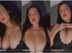 Milada Moore desnuda tetas jugar vídeo