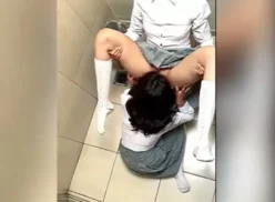 Alumnas lesbianas de México sorprendidas en el baño