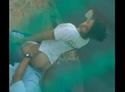 Vídeo de sexo en la nueva escuela sentada caliente