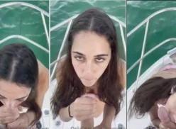 Durante el viaje en barco, la perra Izzy Green se arrodilla y empieza a lamer la cara del dueño del barco