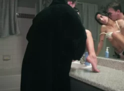 Se filtró el video amateur del baño de Karli Mergenthaler