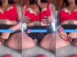 Camionero Hotwife mostrando su coño dilatado mientras se masturba