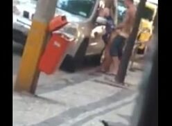 Mujer nueva coge sexo de pareja borracho en la calle