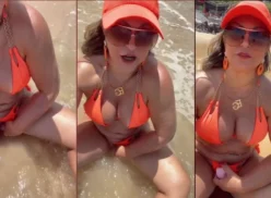 Mujer tántrica disfruta de su intimidad masturbándose en la playa sin costo alguno