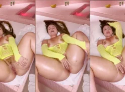 Jana Jenner masturbándose y gimiendo de placer en freeporni